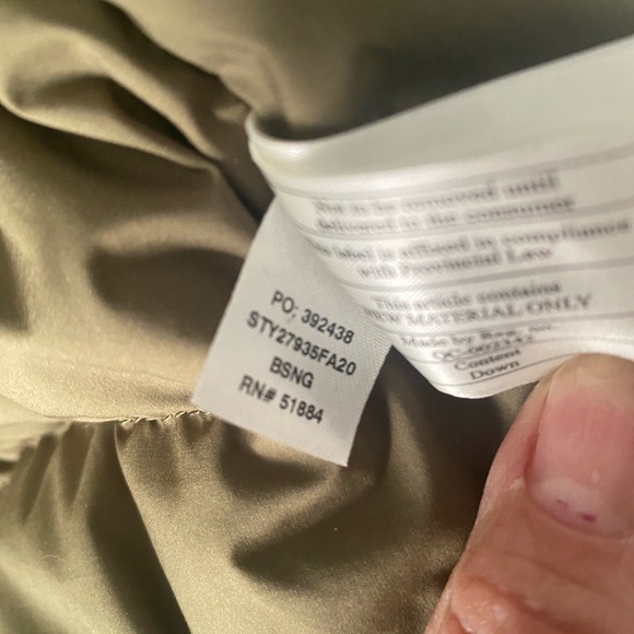 Patagonia Women's Puffer Jacket - Picture 6 of 6